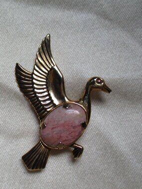 Vintage pink " jelly belly " Bird brooch Cabochon Stone red gemstone eye